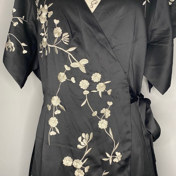 Forever 21 Women’s Embroidered Wrap Kimono Mini Dress Size Medium - Picture 7 of 12